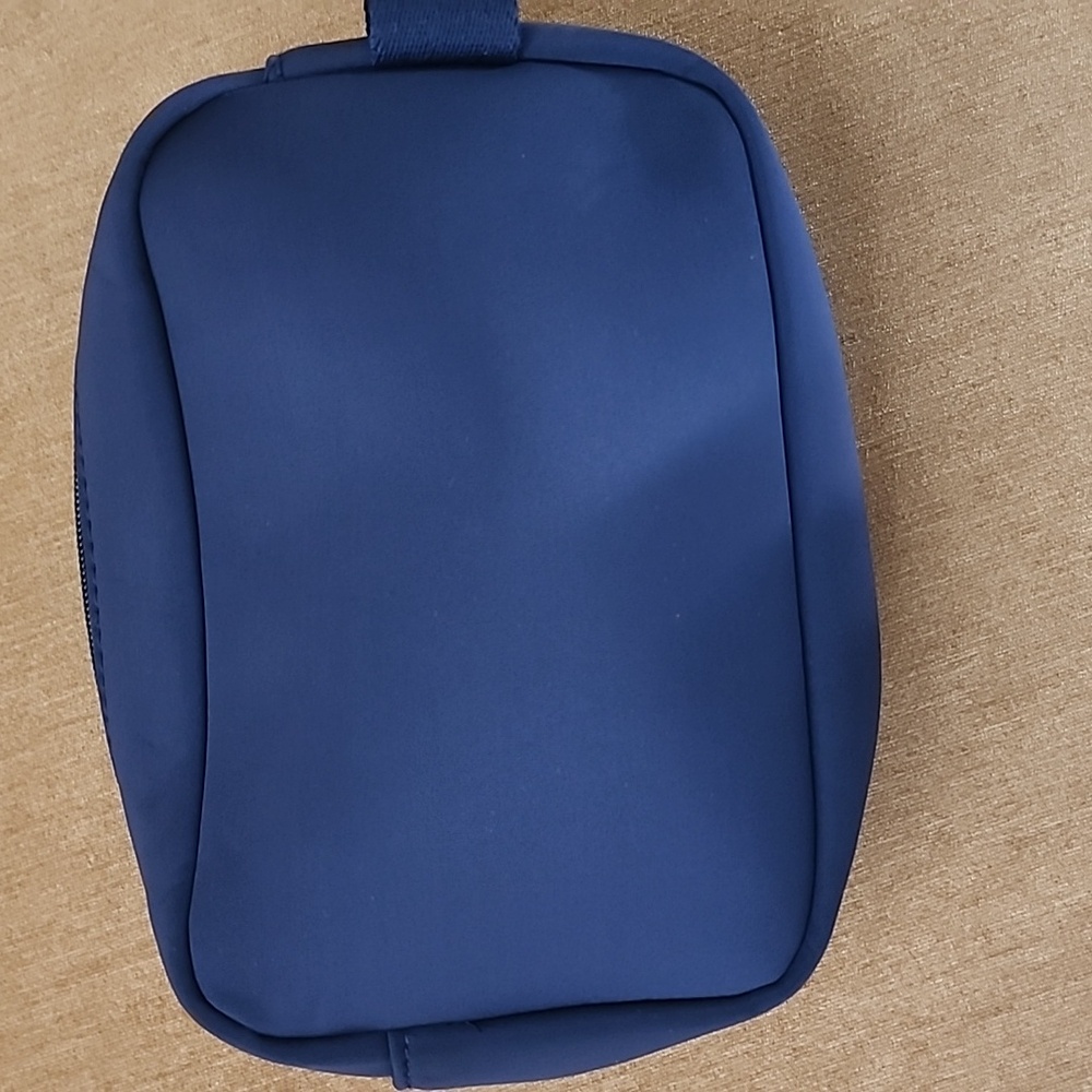 Dior Blue ToiletryBag Collection - Picture 4 of 6